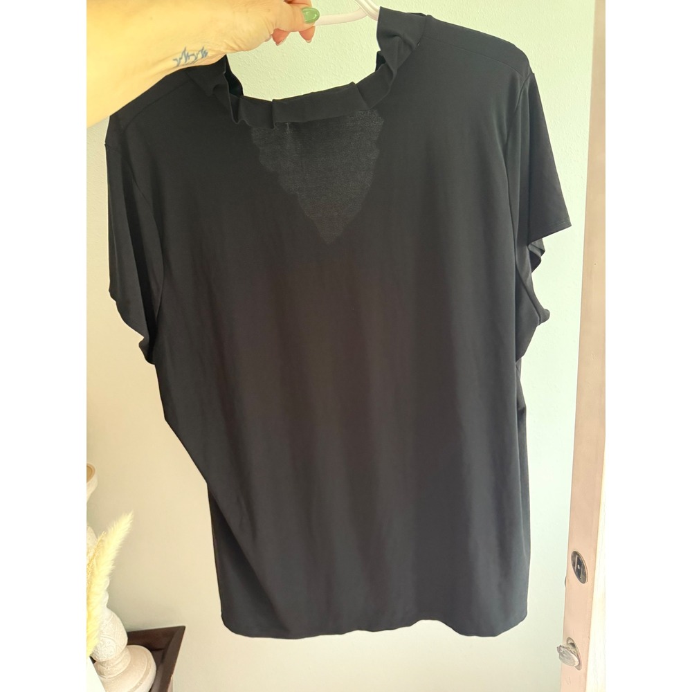 Suzie in the City Ruffle V-Neck Top Women's 2X Black Pleated Short Sleeve - Picture 3 of 4